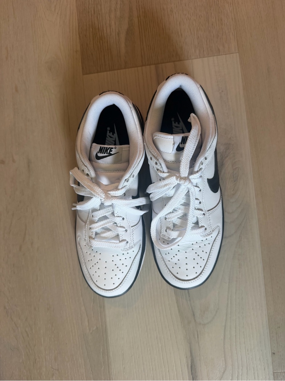 Nike White and Black Kids Low-Top Sneakers